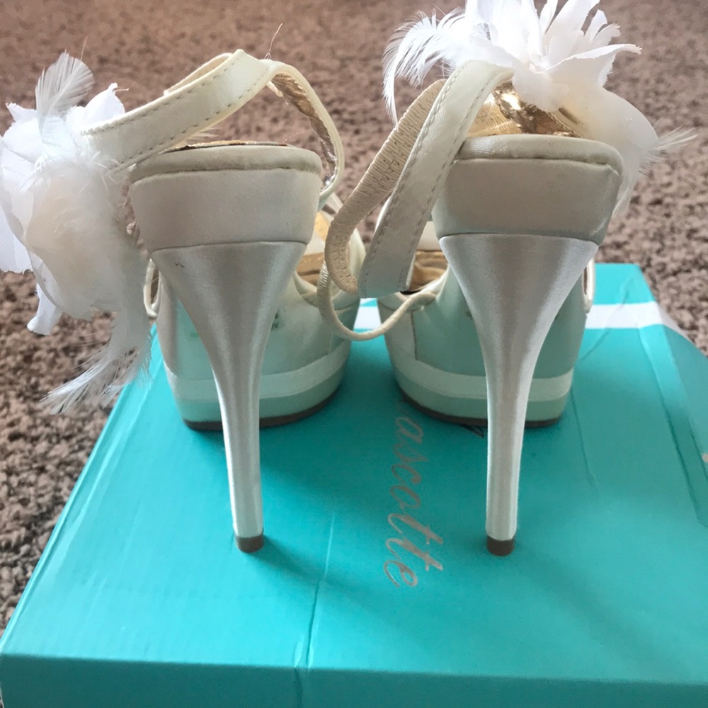 Heels - Picture 3 of 4